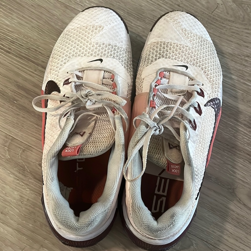 Nike React Metcons SZ 7 womens